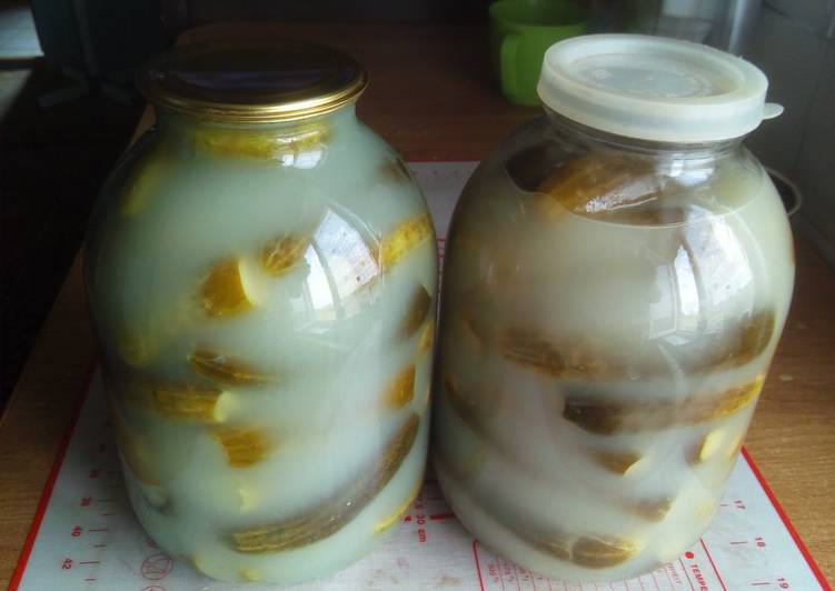 Что делать после помутнения огурцов в банках