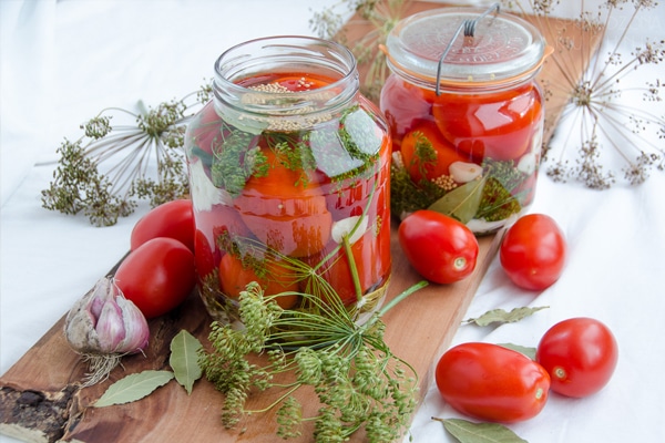 Рецепты маринования помидоров на зиму в банках