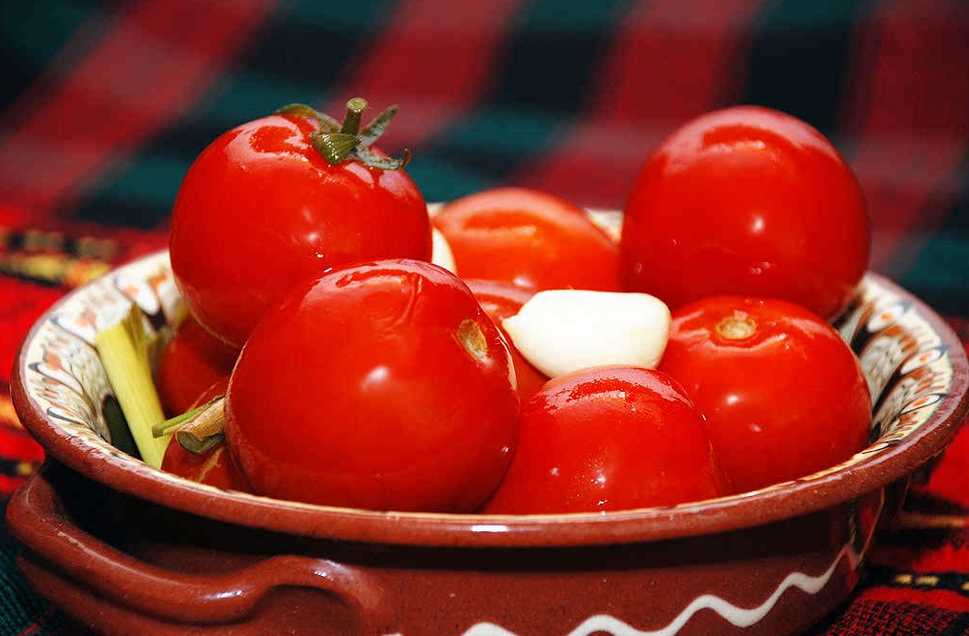 Варианты засолки бочковых помидоров в домашних условиях