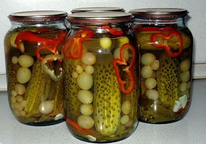 Что делать после помутнения огурцов в банках