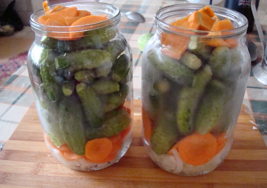 Как посолить хрустящие огурцы на зиму в литровые банки