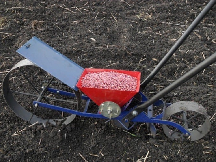 Как сделать базуку для посадки чеснока самостоятельно