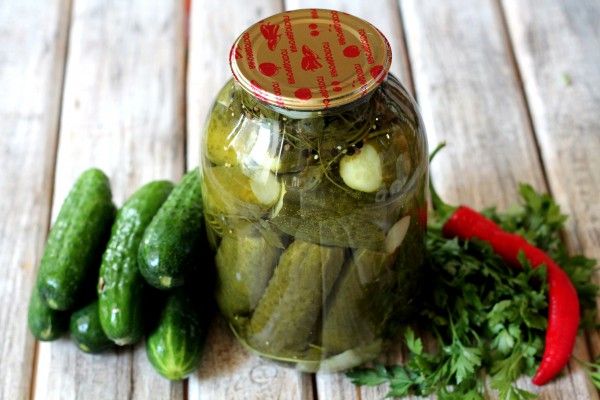 Как посолить хрустящие огурцы на зиму в литровые банки