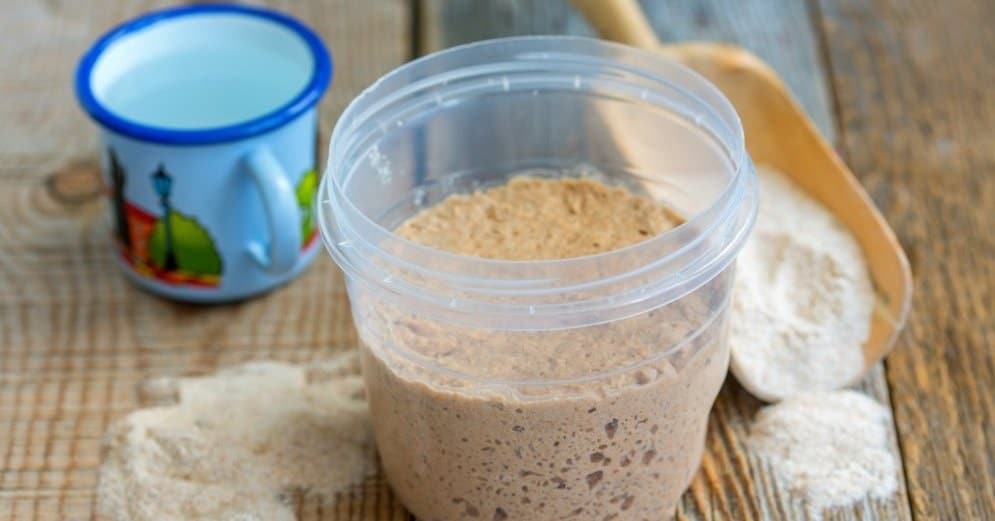 Действенная дрожжевая подкормка для огурца и помидоров