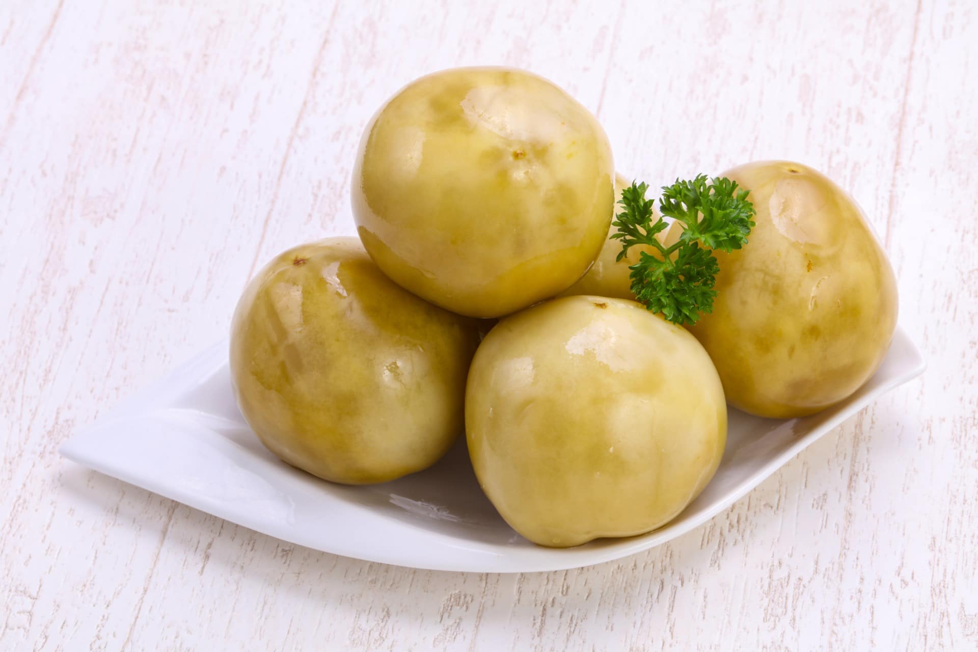 Засолка зеленых бочковых помидоров на зиму